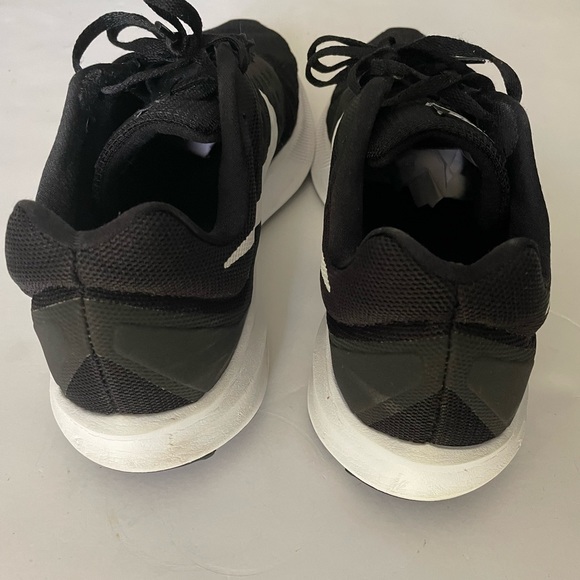 NIKE Women’s Downshifter 7 Running Shoes Sneakers Black White Sz 11 - Picture 11 of 11